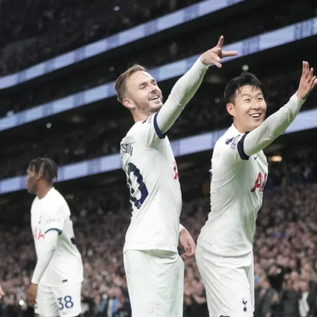 Son delivers best impression of Kane to lead Spurs to 2-0 win over Fulham and top of Premier League